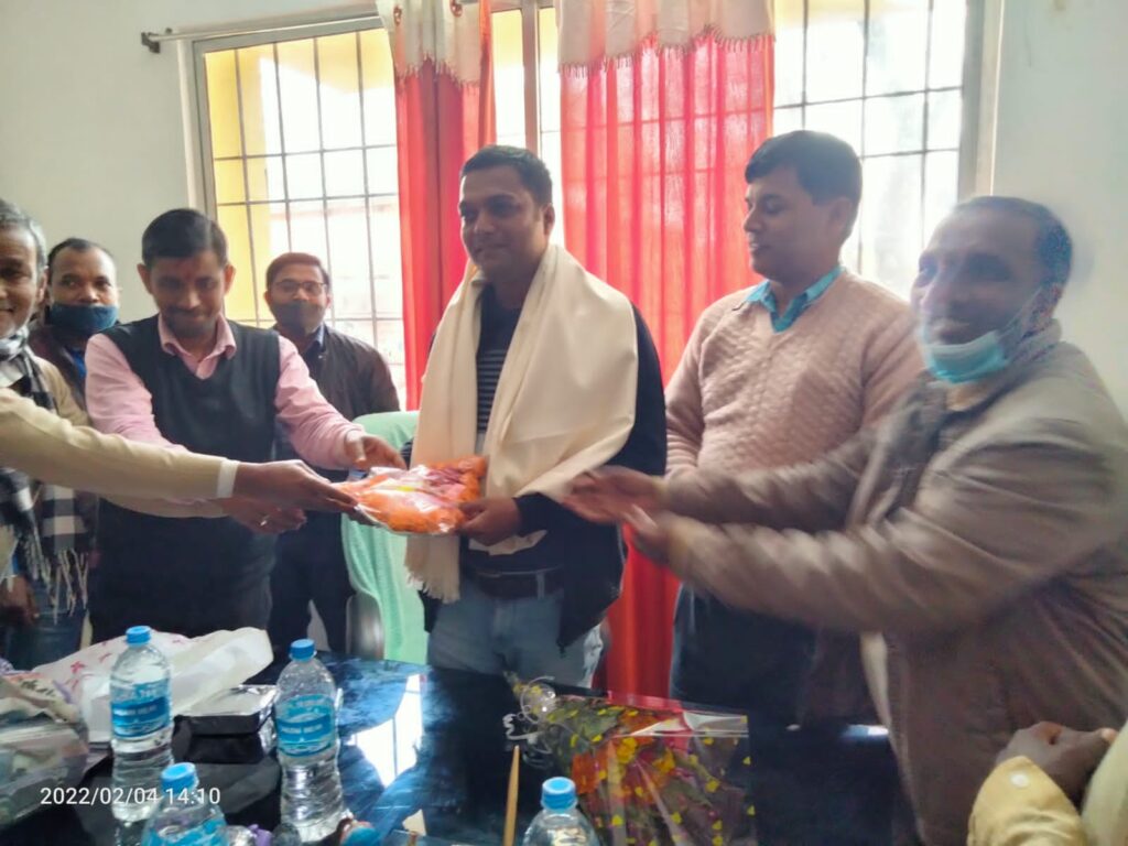 धुरकी प्रखंड मुख्यालय में अंचला अधिकारी का विदाई सम्मान समारोह का किया गया आयोजन