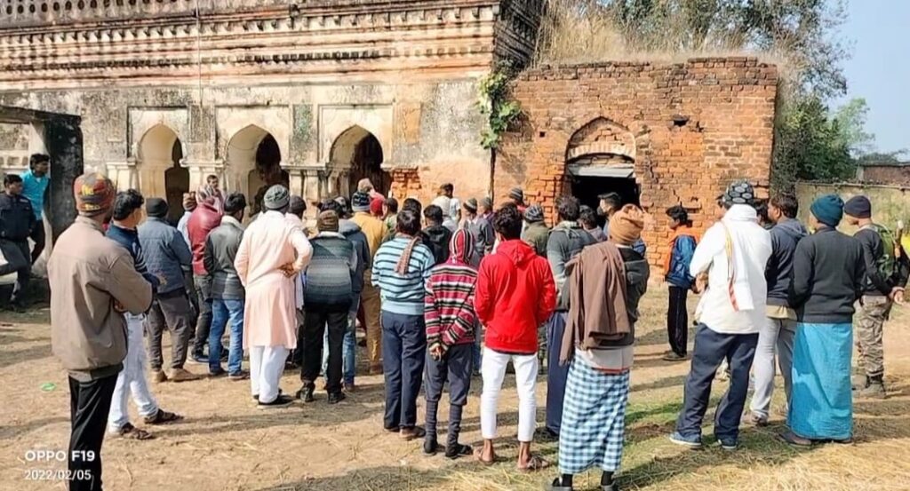मूर्ति की खोज करने आया खोजी कुत्ता! कांडी मूर्ति चोरी! Garhwa Drishti Top News