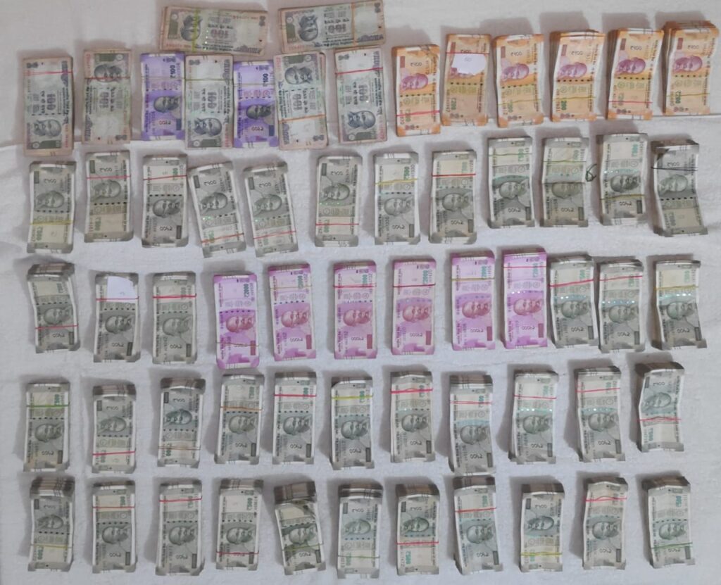 रांची में लेवी के 32 लाख रुपए के साथ संदीप प्रसाद को पुलिस ने गिरफ्तार किया।