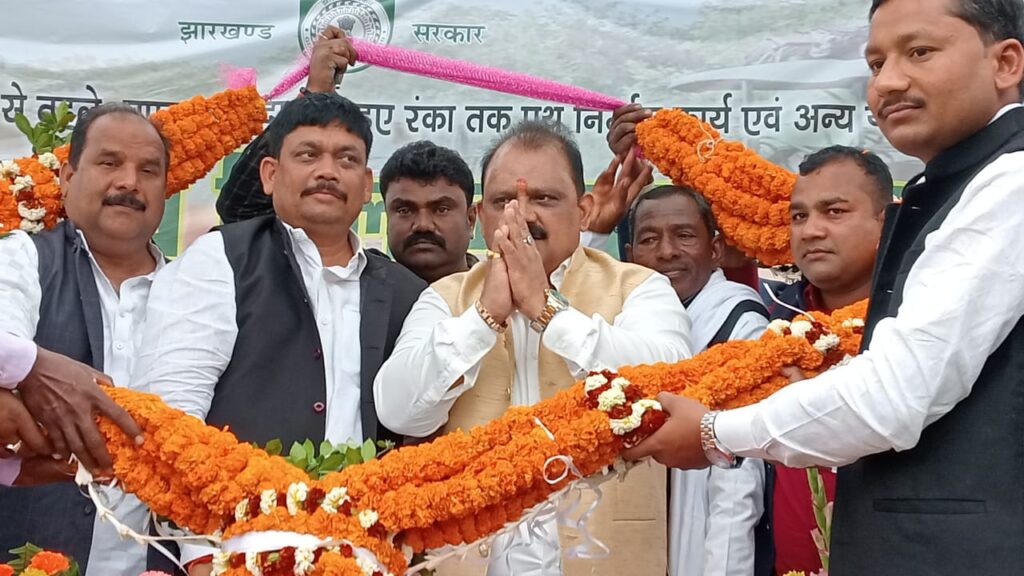 चिनियां में मंत्री का किया गया भव्य स्वागत