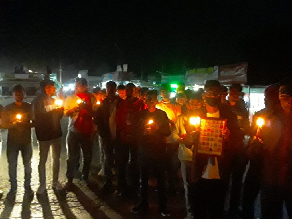 रंका कि सड़कों पर उत्साही युवकों ने पुलवामा में शहिद जवानों को याद किया।