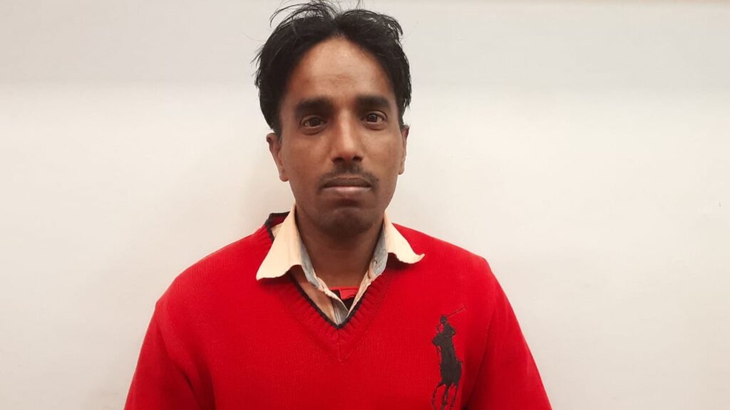 व्यवसायी के गिरे हुए पैसे को समाजसेवी ने किया सुपुर्द