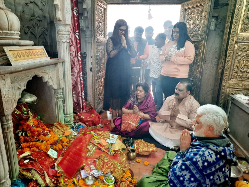 मंत्री मिथिलेश ने जन्मदिन पर गढ़देवी मंदिर में किया पूजा अर्चना