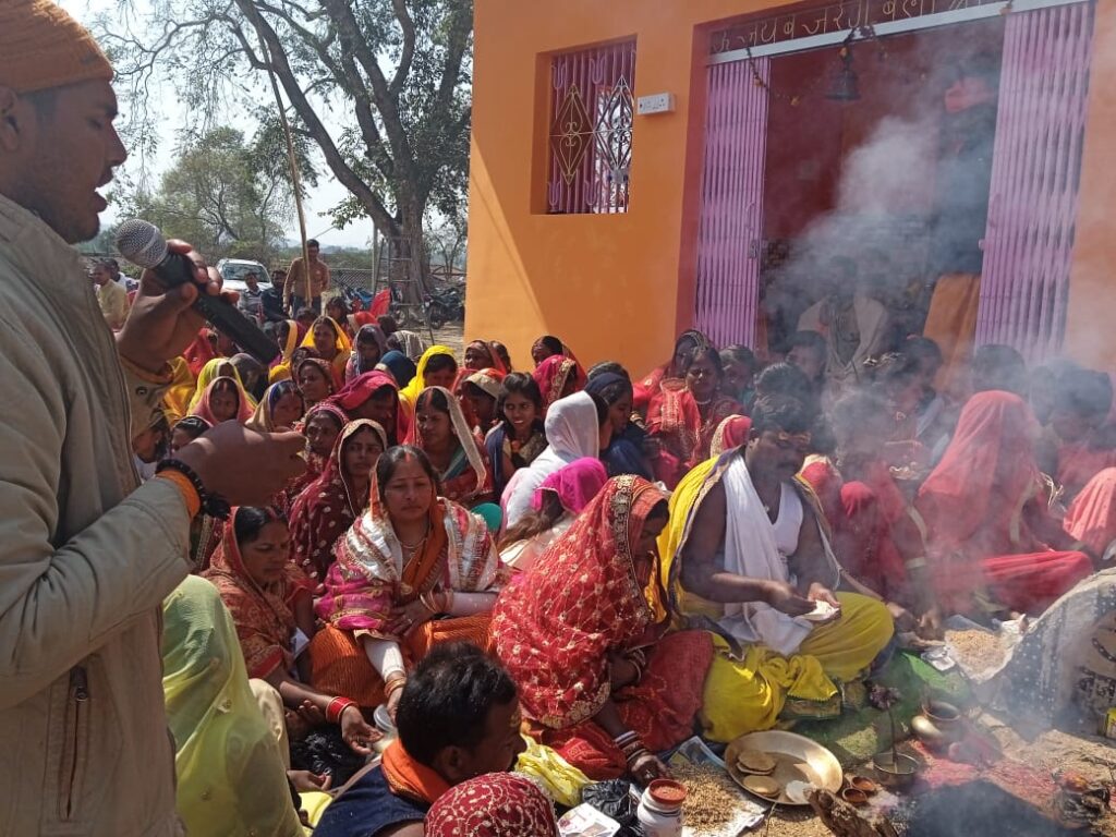 कांडी श्रीनगर में बजरंगबली मंदिर के प्रांगण में बजरंगबली प्राण प्रतिष्ठा मे उमड़ी श्रद्धालुओं का भीड़