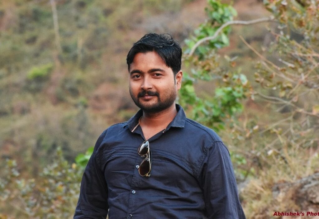 समाजसेवा के क्षेत्र में उत्कृष्ट कार्य कर रहे हैं आकाश