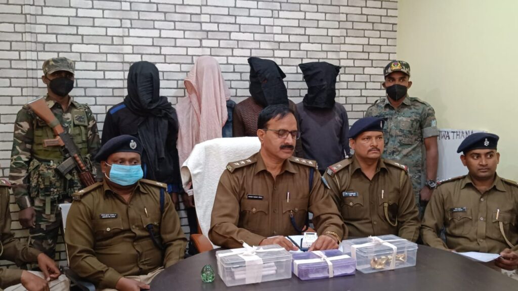 चोरी की गई बेश कीमती मूर्ती का हुआ अद्भेदान, गढ़वा बड़ी खबर।