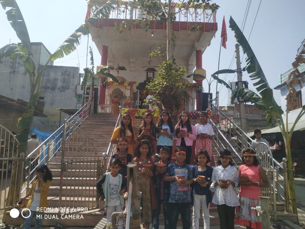दुर्गा मंदिर रमना में प्रतिमा स्थापना दिवस हर्षोल्लास के साथ मना गया।