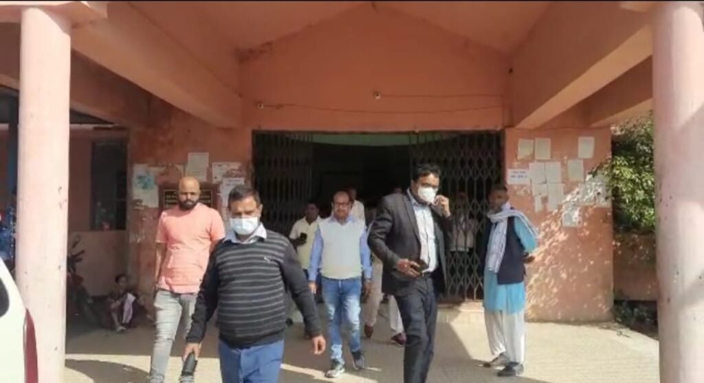 गढ़वा डीसी व एसडीओ ने कांडी पहुंच कर कई महत्वपूर्ण विषयों की छानबीन की ,डुमरसोता पंचायत में गाय शेड की भी की गई जांच