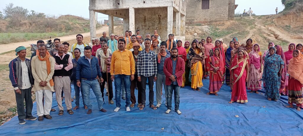 बलीगढ़ गांव में आंगनबाड़ी भवन निर्माण को लेकर दो गुटों में तनातनी का बना माहौल‌। दो जगह पर हुई ग्रामसभा