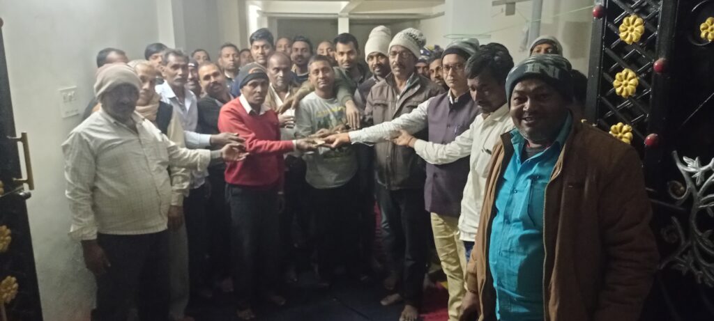 कमलापुरी वैश्य परिवार के लोगों ने किया आर्थिक सहयोग