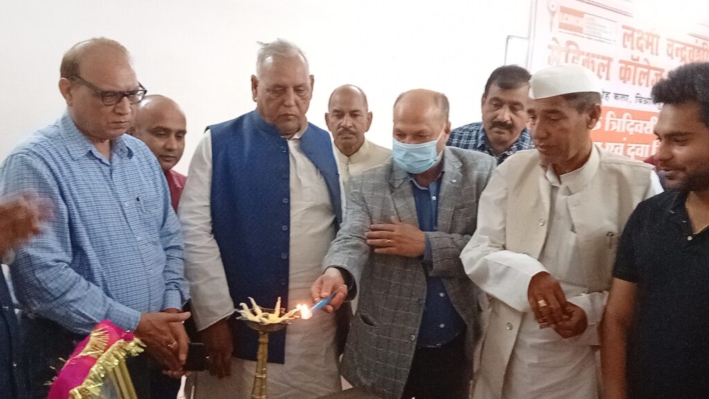 बिश्रामपुर RCIT के LCMCH में प्रमंडलीय आयुक्त जटाशंकर चौधरी ने नि:शुल्क मोतियाबिंद ऑपरेशन एवं दावा वितरण शिविर का किया उद्घाटन