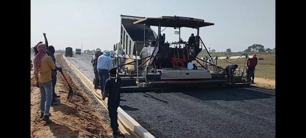 बदलेगी गढ़वा की तस्वीर, हो रहा बाईपास सड़क का निर्माण।