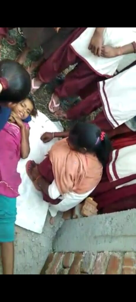 रपुरा गांव में ट्रैक्टर के धक्के से एक बच्ची हुई घायल,एंबुलेंस से भेजा गया अस्पताल