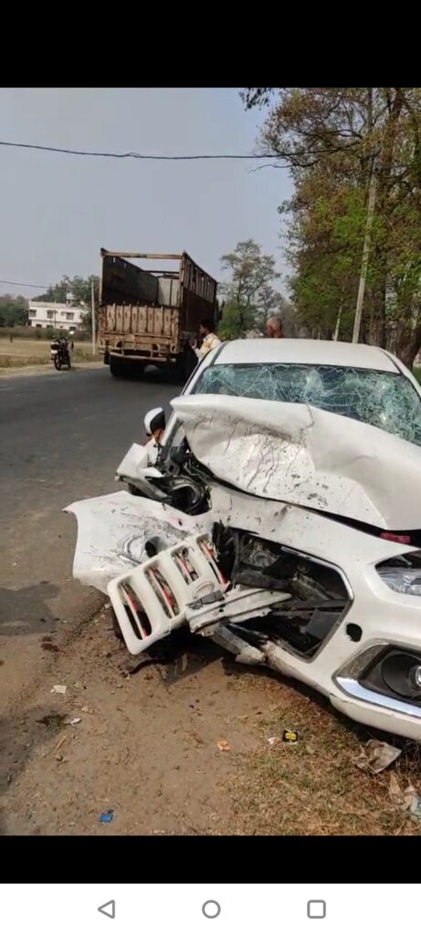हादसे में कार सवार चार गंभीर रूप से घायल, एयर बैग खुलने से बाल-बाल बचे लोग,