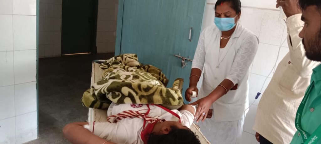 छात्रा की अचानक तबीयत बिगड़ने से विद्यालय में मचा अफरा-तफरी का माहौल