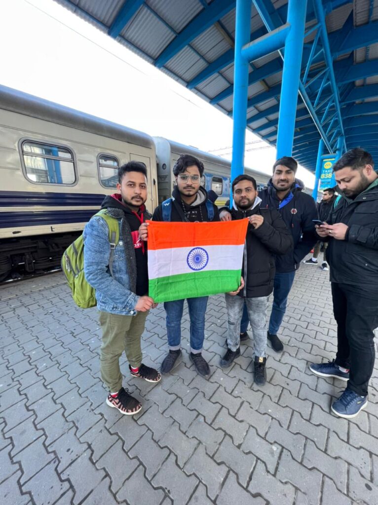 यूक्रेन में फंसे गढ़वा के छात्रों की जल्द होगी वतन वापसी
