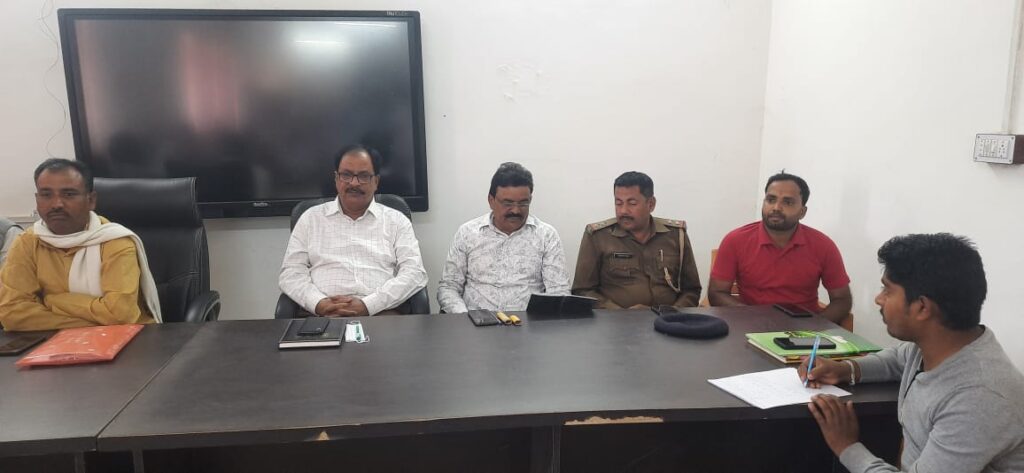 20 सूत्री की बैठक में स्वंसेवक के द्वारा राशि उगाही का मामला उठा उठा