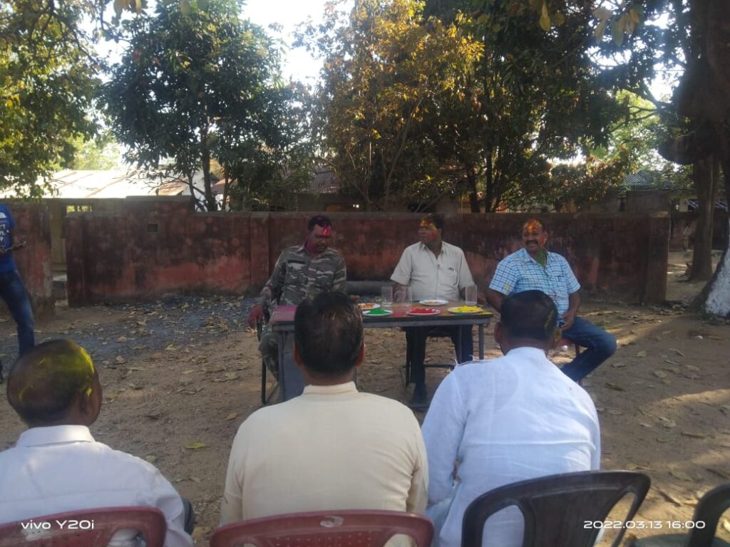 चिनिया थाना परिसर में रंगों का त्यौहार होली एवं शबे बरात पर्व की शांति समिति की बैठक हुई संपन्न
