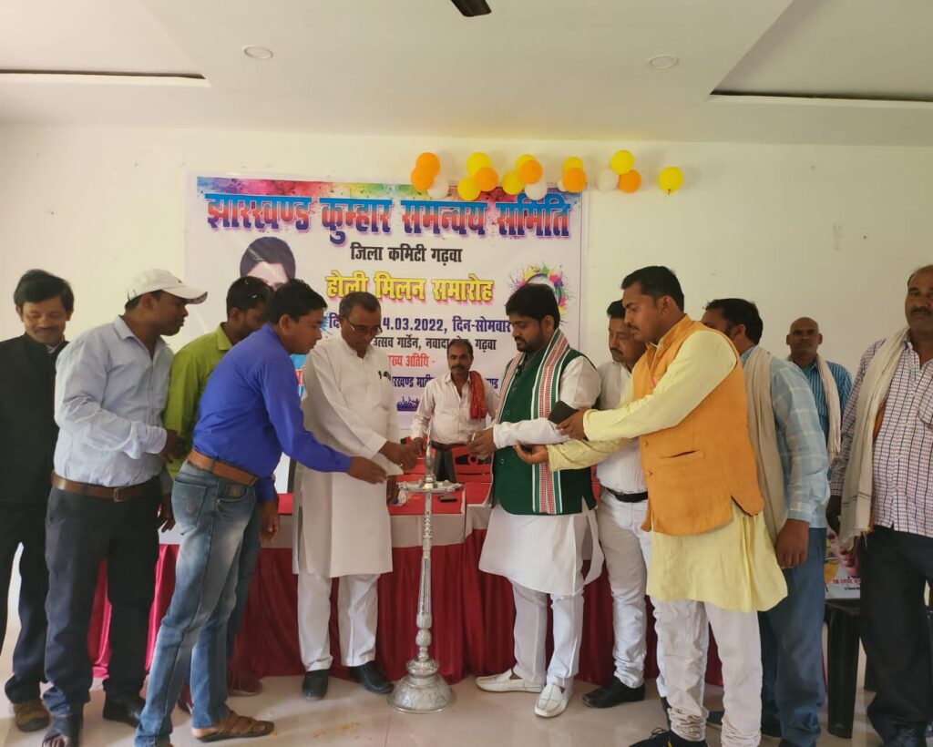 होली मिलन समारोह समाज को संगठित व राजनैतिक जागरूक करने का जरिया है-अविनाशदेव