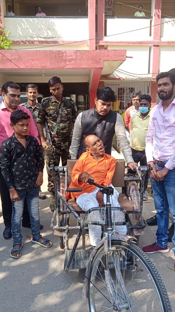 गढ़वा के उपायुक्त ने दिखाई दरियादिली, Ramesh Gholap IAS Garhwa