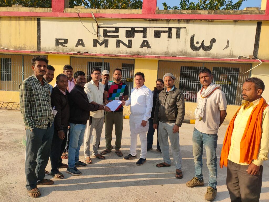 एक्सप्रेस ठहराव व बरवाडी चुनार पैसेंजर गाड़ी का परिचालन कराने की मांग