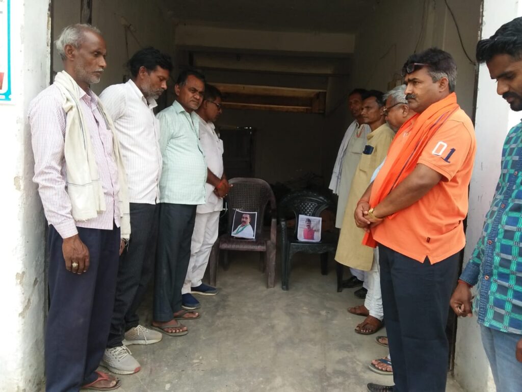 भाजपा कार्यकर्ताओं ने पूर्व सांसद एवं मंडल महामंत्री के निधन पर कांडी भाजपा कार्यालय में किया शोक सभा का आयोजन