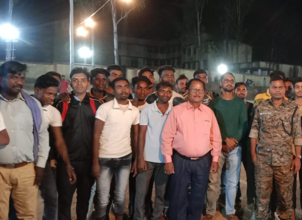टी 10 कास्को नाइट क्रिकेट टूर्नामेंट में पहला मुकाबला हुआ रोमांच