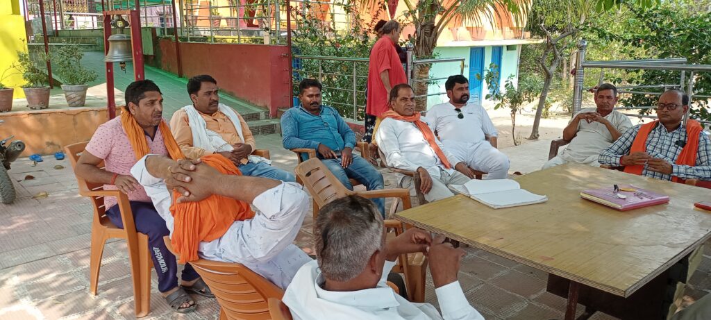 नवरात्र पूजा व मेला को लेकर मंदिर विकास कमेटी ने की बैठक