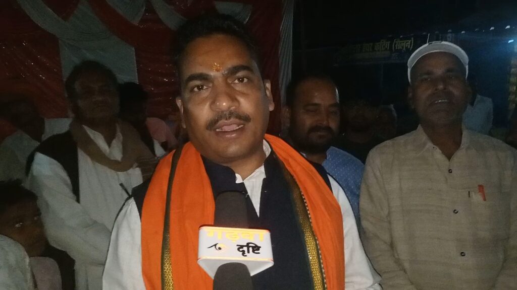 विधायक भानु प्रताप शाही ने सड़क मरम्मत एवं फेवर ब्लोक निर्माण कार्य का किया शिलान्यास