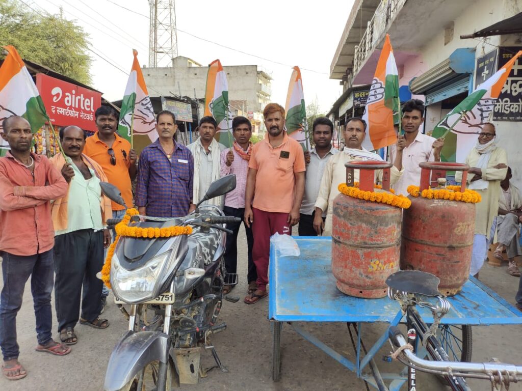 डीजल पेट्रोल रसोई गैस की बढ़ते कीमतों को लेकर किया गया नुक्कड़ सभा का आयोजन