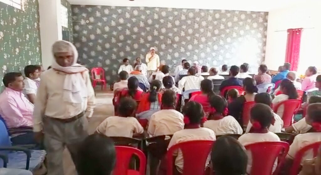 मंझिआंव प्रखंड सभागार कक्ष में विदाई एवं सम्मान समारोह का किया गया आयोजन
