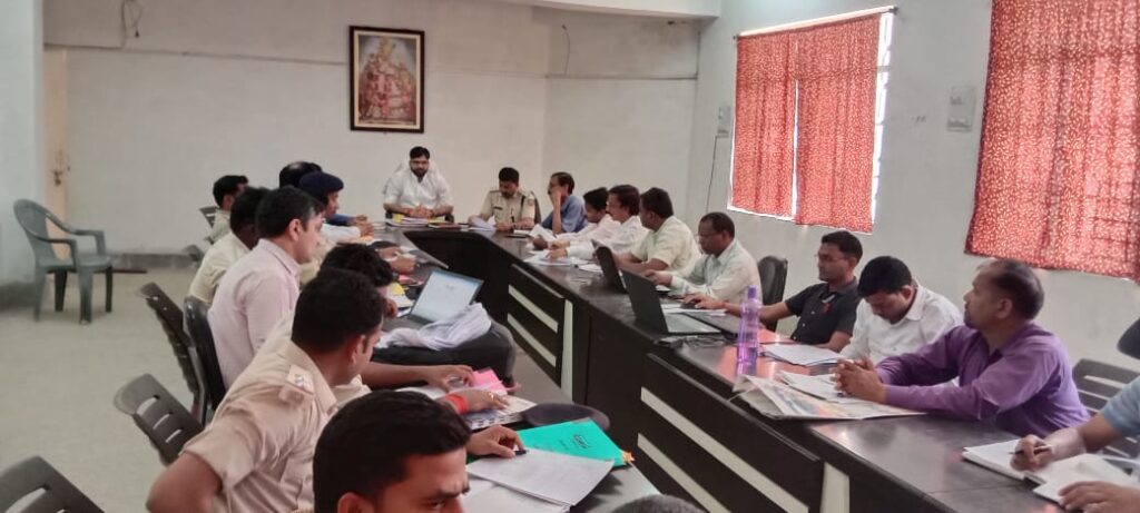 वंशीधर नगर एसडीओ व एसडीपीओ ने पंचायत चुनाव और रामनवमी पर्व को लेकर किया बैठक