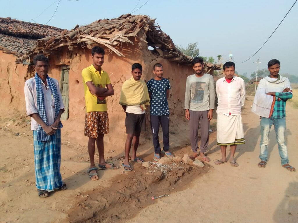 जिला उपप्रमुख संघ के अध्यक्ष गोरखनाथ चौधरी के पहल पर जलमीनार के फटे पाइप का किया गया मरम्मत