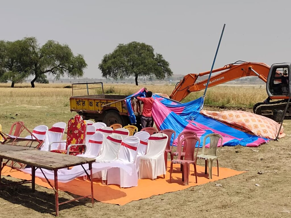 वॉटर ट्रीटमेंट के इंटेक वेल भूमिपूजन को लेकर अतिथि के आने के पूर्व ही उड़ा टेंट।