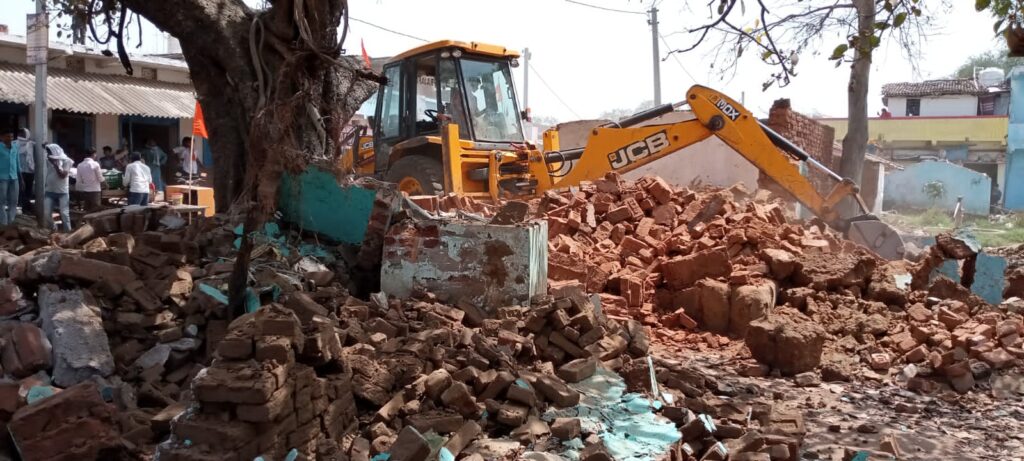 अवैध रूप से कब्जा किए गए सरकारी भूमि को किया गया खाली