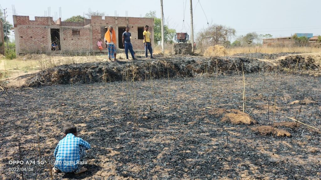 बिजली ट्रांसफर मे शॉट करने से गेहुं के खेत में लगा आग