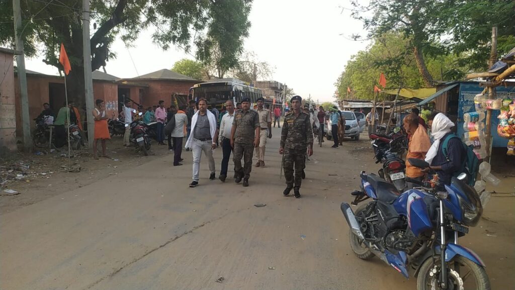 कांडी थाना प्रभारी फैज रब्बानी के नेतृत्व में निकाला गया फ्लैग मार्च