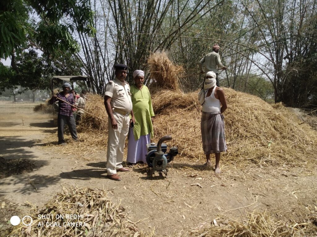 मंझिआंव प्रखंड बीस सूत्री अध्यक्ष के पुआल में चोरी कर छुपाया हुआ स्वराज कंपनी का डीजल पंप मिला, थाने को किया सुपुर्द