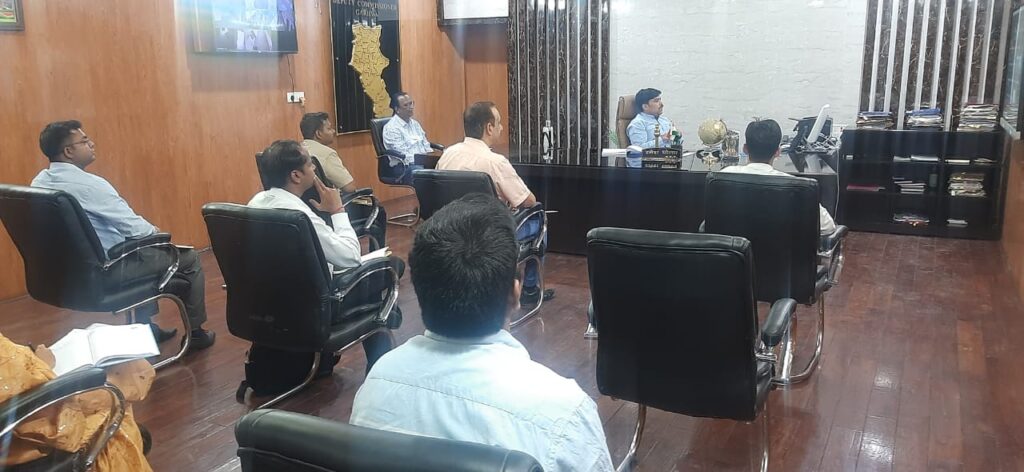 पंचायत चुनाव को लेकर उपायुक्त ने सभी बीडीओ, सीओ, आरओ, एआरओ व कोषांगों के वरीय पदाधिकारियों के साथ की बैठक