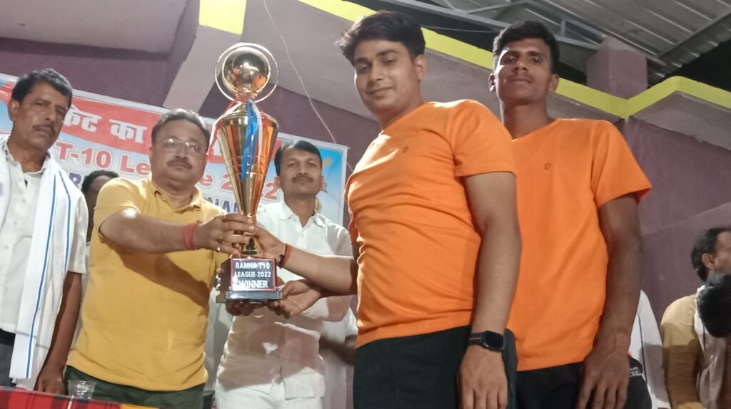 कास्को नाइट क्रिकेट टूर्नामेंट का फाइनल विजेता बना बंशीधर नगर हाई स्कूल की टीम