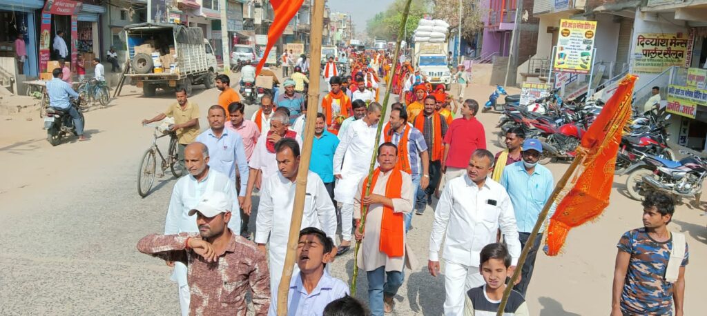हनुमान जी की प्रतिमा का प्राण प्रतिष्ठा को लेकर निकाला गया कलश यात्रा