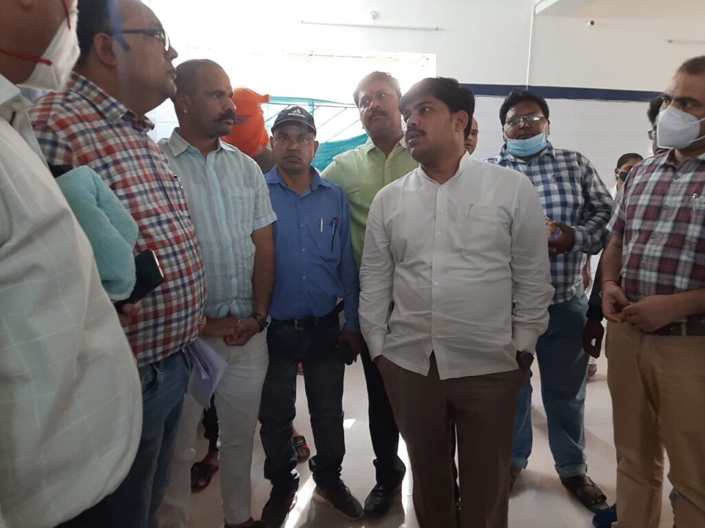 उपायुक्त पहुंचे सदर अस्पताल, प्रसव में नवजात की जान जाने संबंधी मामले को लेकर जांच करने का दिया निर्देश