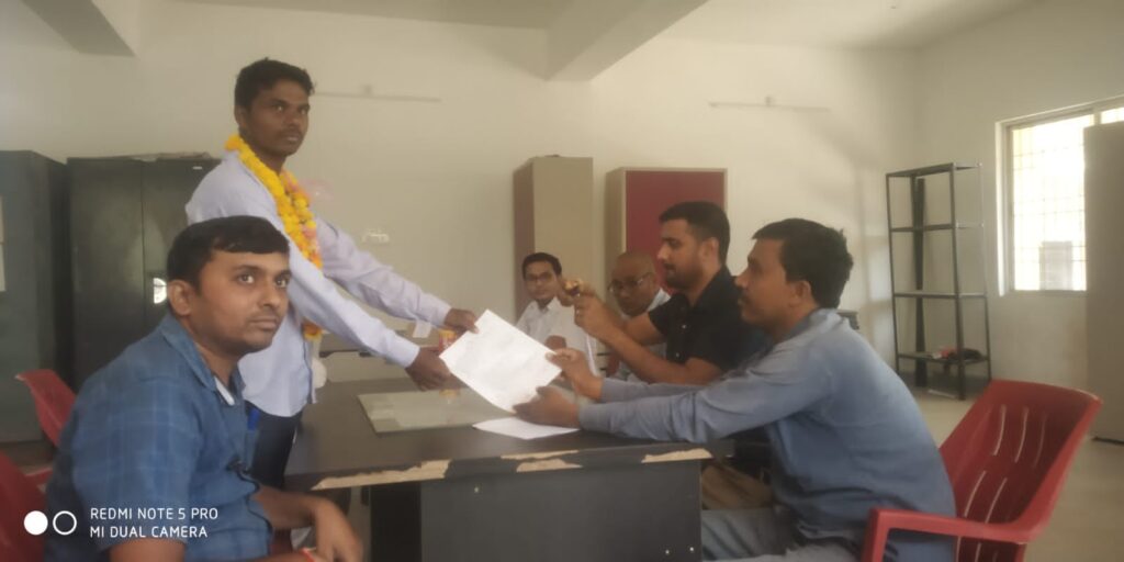त्रिस्तरीय पंचायत चुनाव के दूसरे दिन मुखिया पद के 2 एवं वार्ड सदस्य के 4 प्रत्याशियों ने किया नामांकन।