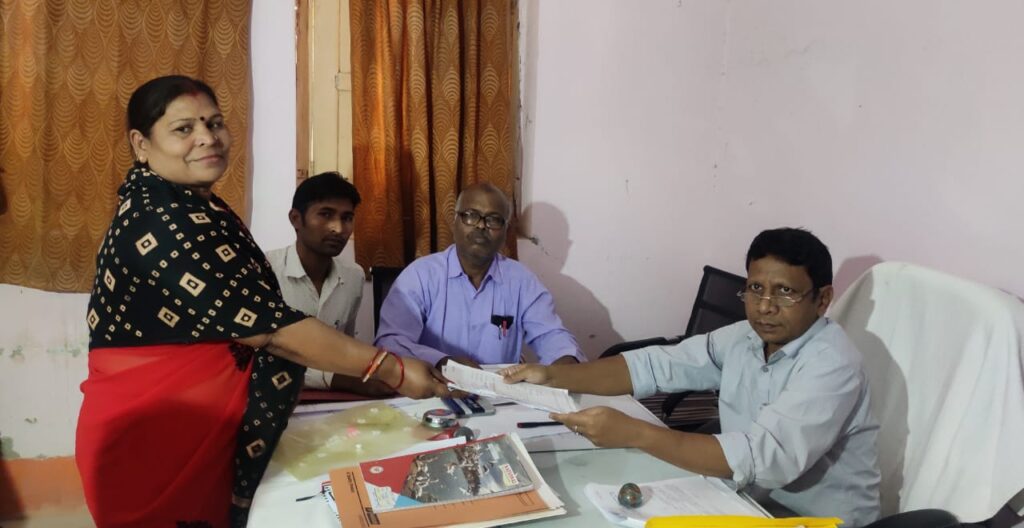 बंशीधर नगर प्रखंड के चार मुखिया व 15 वार्ड सदस्यों ने भरा पर्चा
