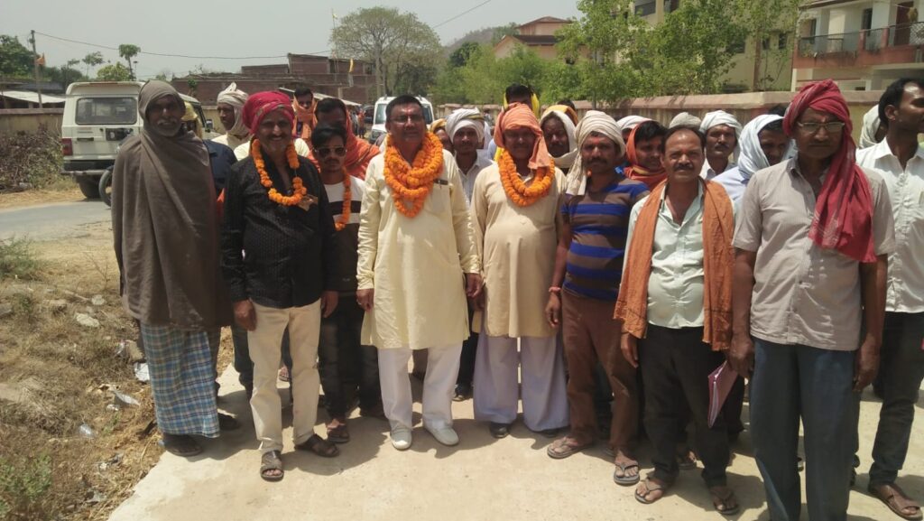 भावी मुखिया प्रत्याशी मिथिलेश कुमार गुप्ता उर्फ छुनू गुप्ता ने अपने सैकड़ों समर्थकों के साथ किया नामांकन दाखिल