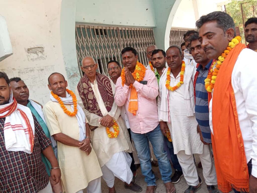 खरौंधी प्रखंड से जिला परिषद पद हेतु उपेंद्र दास ने भरा नामांकन