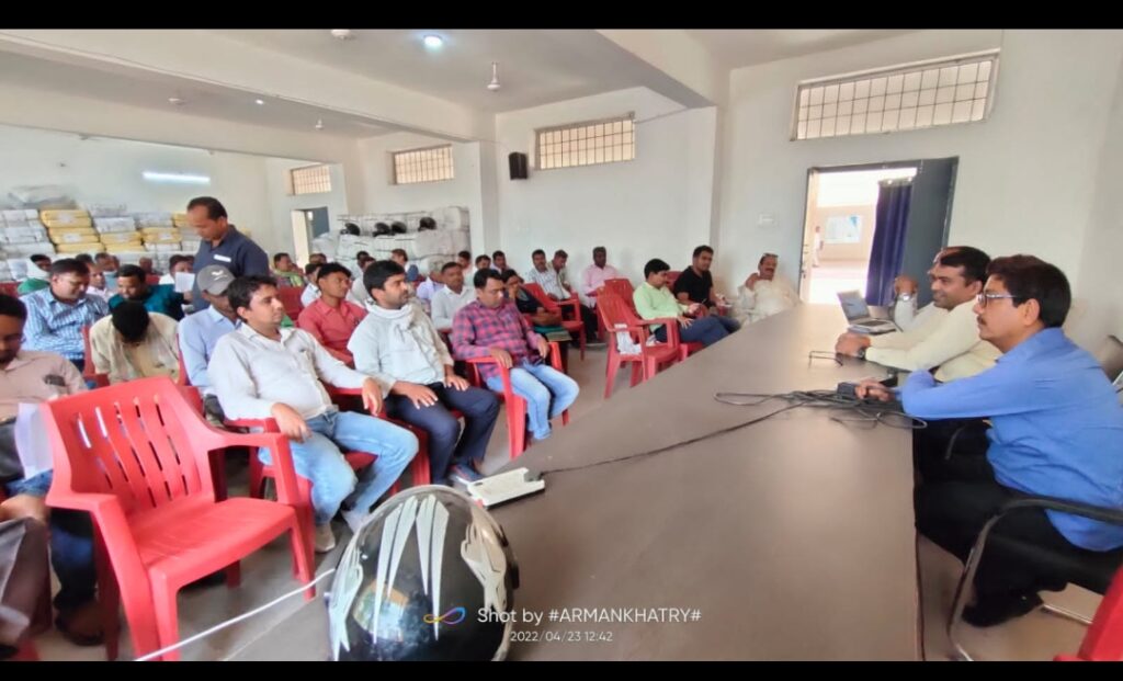 धुरकी:-प्रखंड सभागार में त्रिस्तरीय पंचायत चुनाव संबंधी ट्रेनर ने शिक्षकों को दिए कई दिशा निर्देश