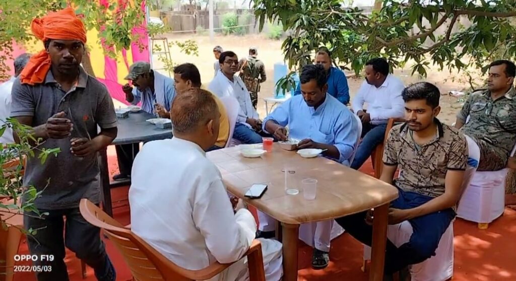 कांडी थाना परिसर में ईद उल फितर के अवसर पर किया गया वनभोज की बेवस्था