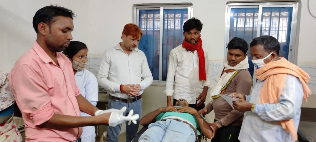 भवनाथपुर खरौंधी मुख्य मार्ग पर कमांडर जिप और ट्रेक्टर मे हुई जोरदार टक्कर एक व्यक्ति घायल