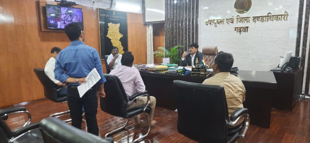 पहले, तीसरे तथा चौथे चरण के चुनाव को लेकर मतदान कर्मियों का प्रथम रेंडमाइजेशन संपन्न